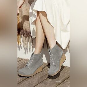 Birkenstock Papillio Edith Wedge Boots in Light Grey. Size 37 or US 6-6.5